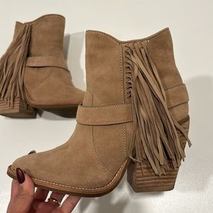 Gianni Bini Omniah Western Fringe booties